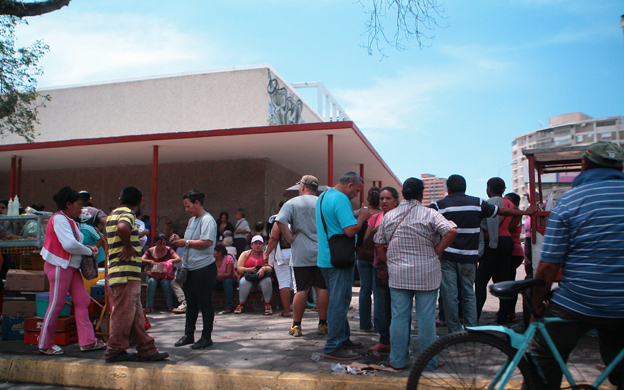 Murió de un infarto en la cola de Bicentenario en Maracaibo