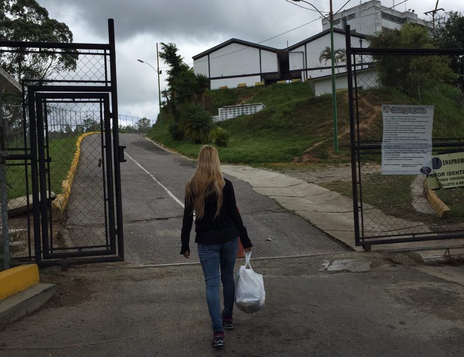 Coronel Viloria continúa con tratos violatorios contra familia de Leopoldo López