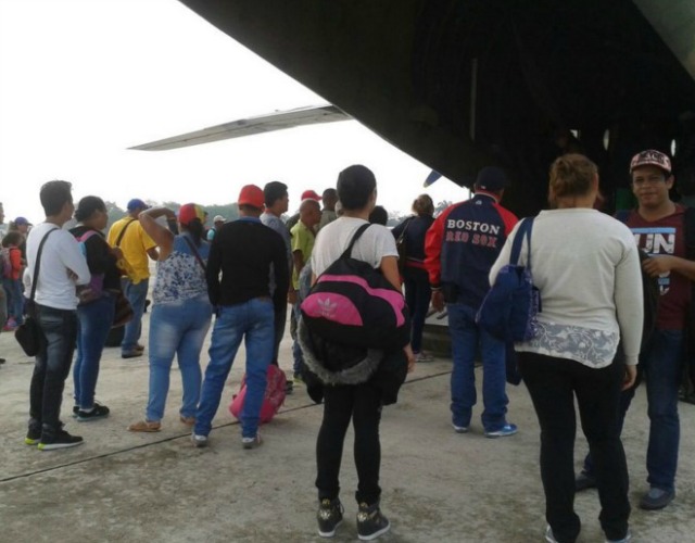 Llegaron a Maracay venezolanos que vivieron terremoto de Ecuador