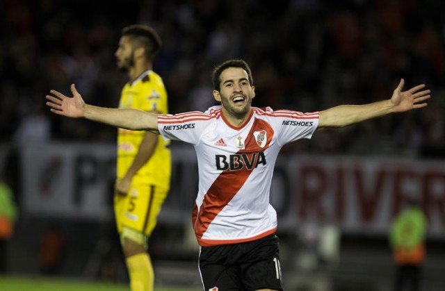 El jugador de River Plate Camilo Mayada celebra después de anotar un gol durante un partido entre el River Plate argentino y el Trujillanos venezolano por la Copa Libertadores, en el estadio Antonio Vespucio Liberti en Buenos Aires (Argentina). EFE