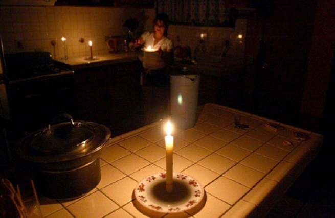 ¡Insólito! Vecinos de El Cafetal llevan más de 30 horas sin luz