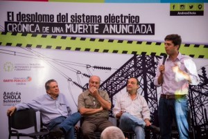 Andrés Schloeter: El gobierno está arrastrando al país hacia la oscuridad