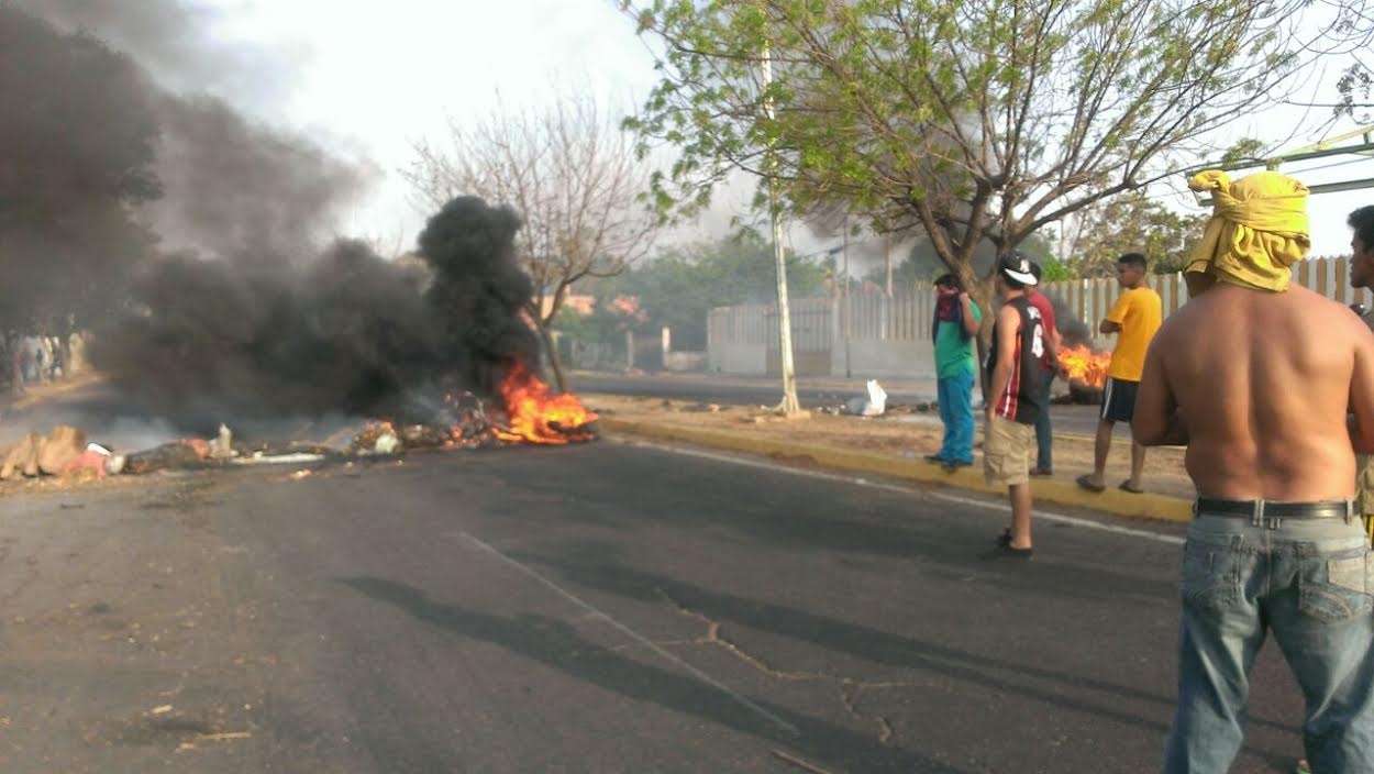 Ante indolencia del Gobierno, maracuchos protestan por constantes apagones