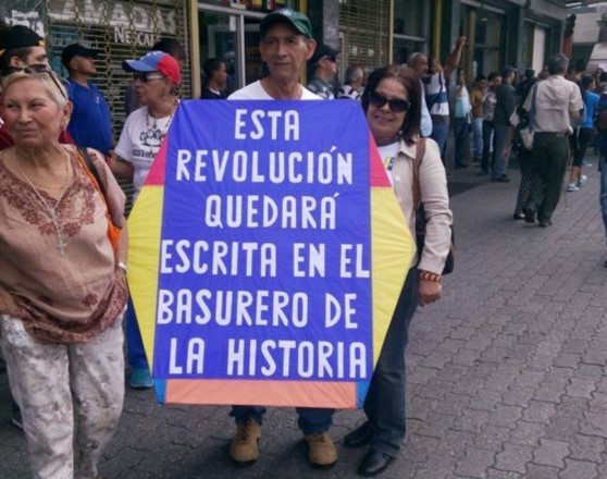 El “señor papagayo” en la “Toma de Caracas” (Foto)