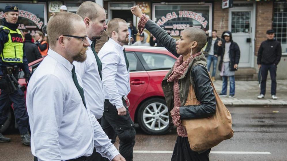 Esta mujer negra se enfrentó a 300 neonazis (Video)