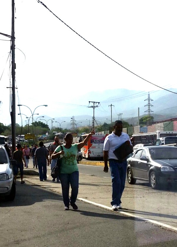 #5M: Protesta en Catia La Mar por falta de comida