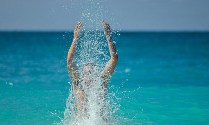 Estos son los beneficios médicos del agua de mar en el cuerpo