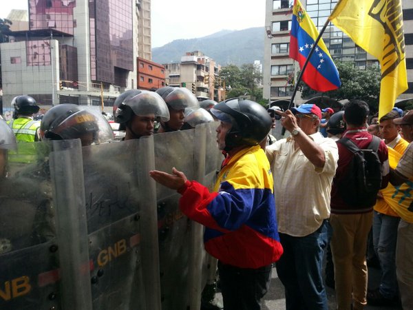 “No sean cómplices de las violaciones de Maduro para aferrarse al poder”