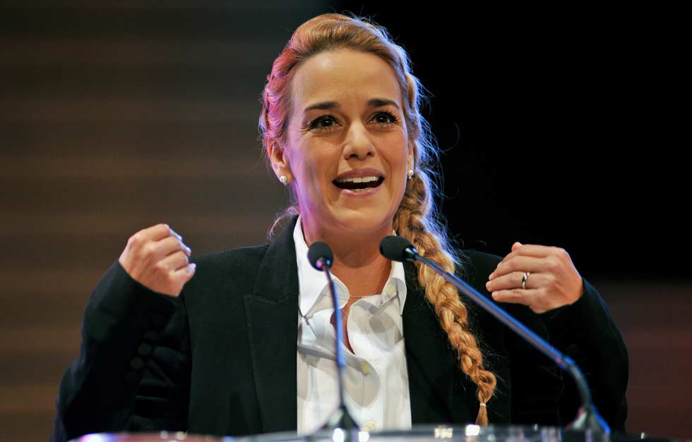 Lilian Tintori recolecta medicinas en Bogotá para traer a Venezuela ante escasez