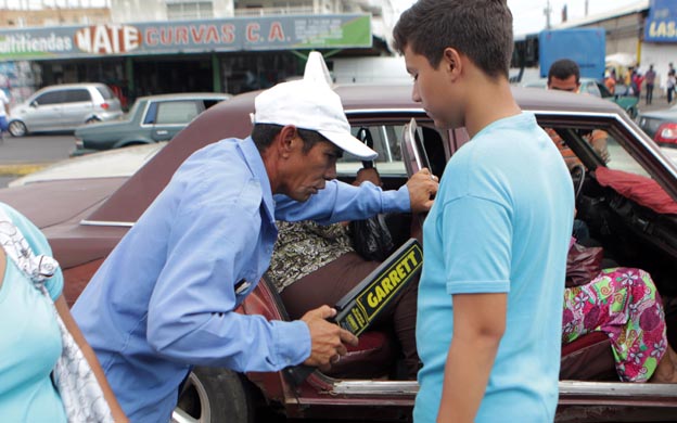 Choferes se las ingenian para cuidarse del hampa en Zulia