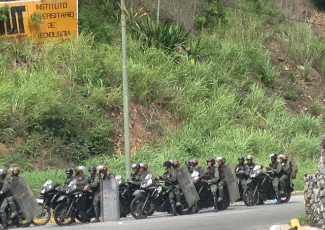 Gaby Arellano denunció que piquete de la GNB impedía paso de caminata en la Panamericana