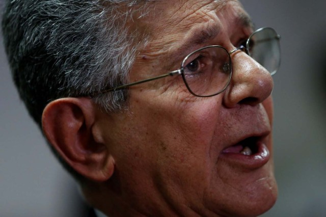 Henry Ramos Allup, President of the National Assembly and deputy of the Venezuelan coalition of opposition parties (MUD), talks to the media during a news conference in Caracas, Venezuela May 31, 2016. REUTERS/Carlos Garcia Rawlins