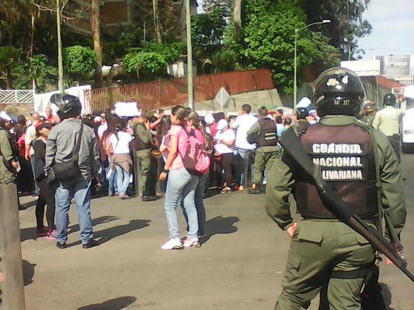 #1Jun: Los docentes de Los Teques protestan