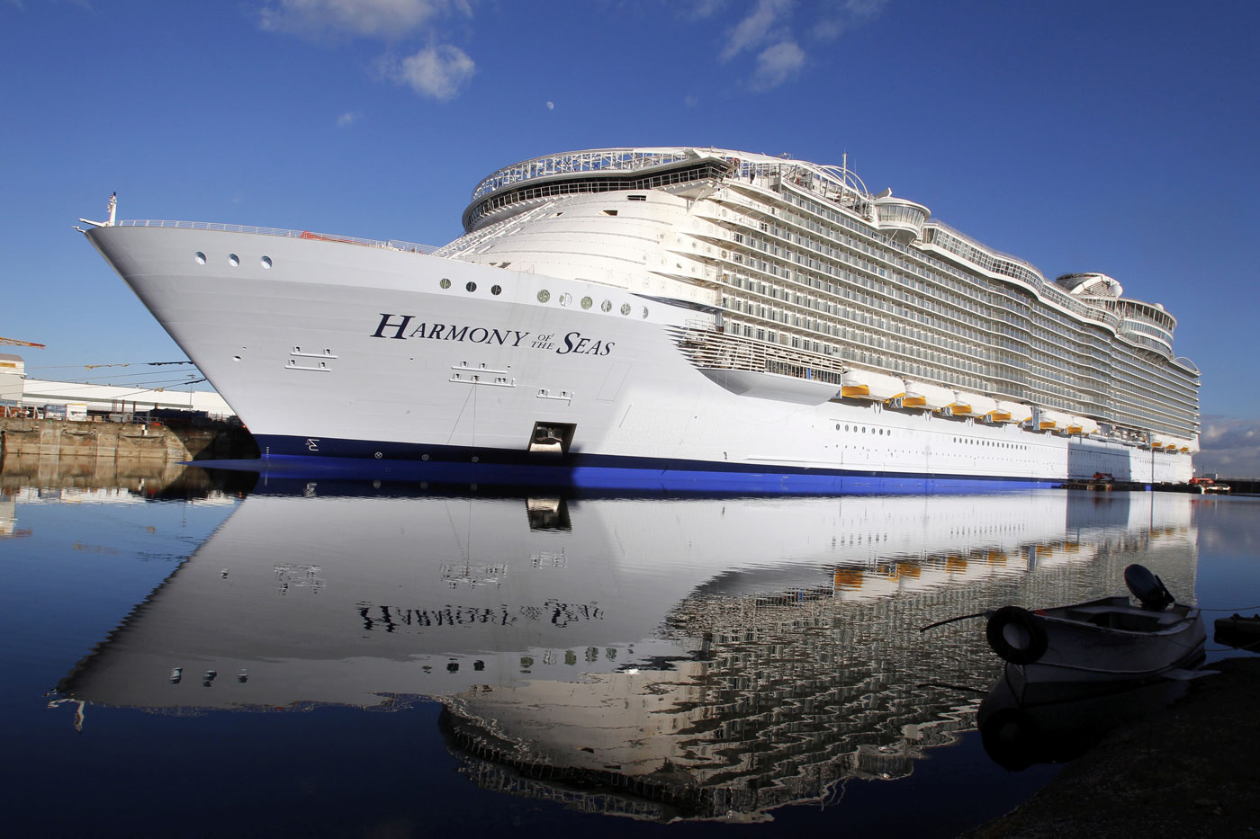 El crucero más grande del mundo llega a Barcelona, España