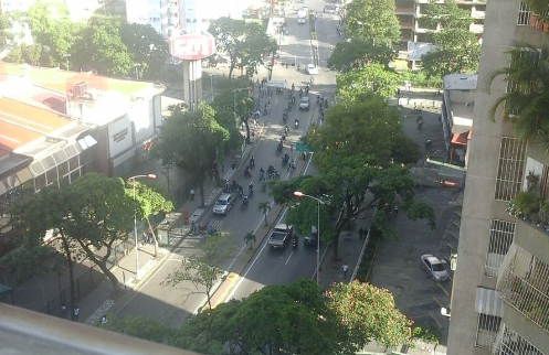 Saquearon panadería en La Urbina (Fotos)