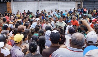 En Anaco cerraron las vías y protestaron por comida