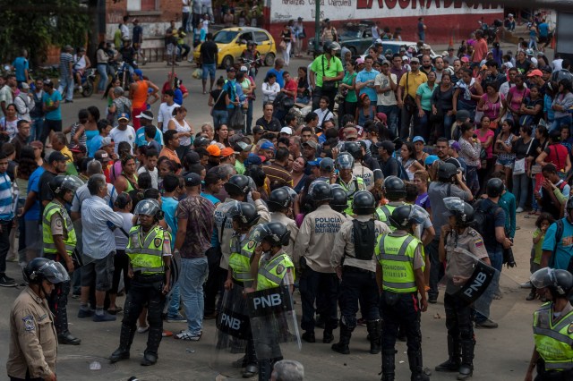 MANIFESTACIONES Y SAQUEOS ANTE ESCASEZ DE PRODUCTOS BÁSICOS