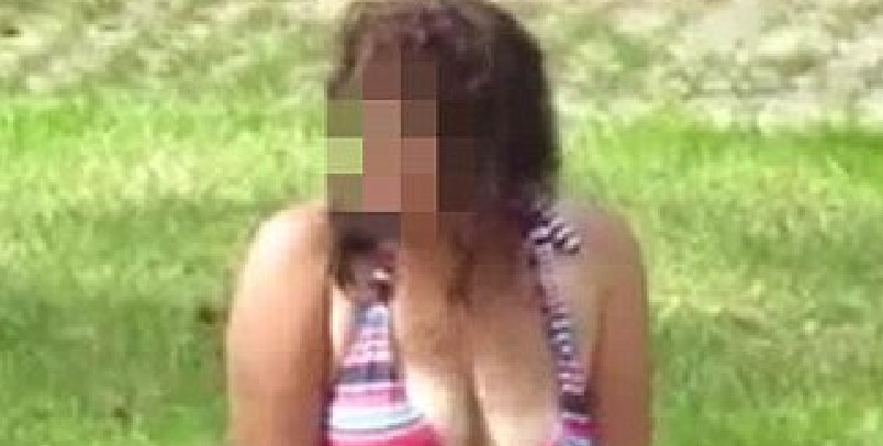Graban a una pareja teniendo sexo en un parque junto a su hija (VIDEO)