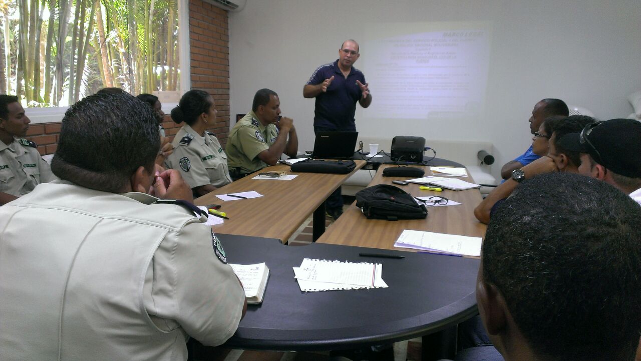 18 funcionarios de PoliHatillo recibieron curso de Uso Progresivo y Diferenciado de la Fuerza