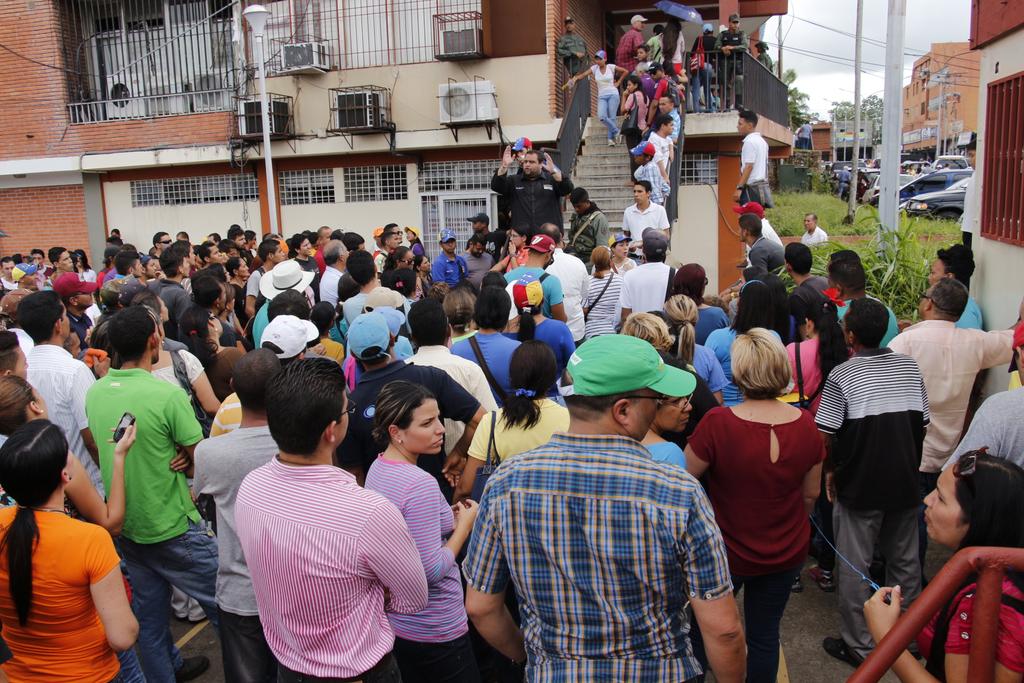 En Monagas las colas están en los puntos de validación de firmas (Fotos + Video)