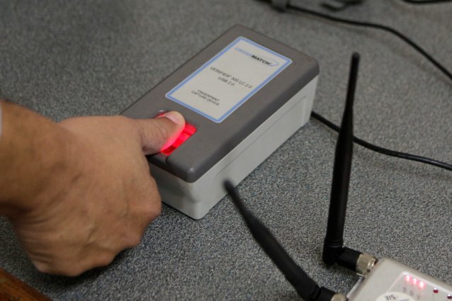 A man puts his finger on a fingerprint scanner during Venezuela’s National Electoral Council (CNE) second phase of verifying signatures for a recall referendum against President Nicolas Maduro in Caracas, Venezuela June 20, 2016. REUTERS/Marco Bello