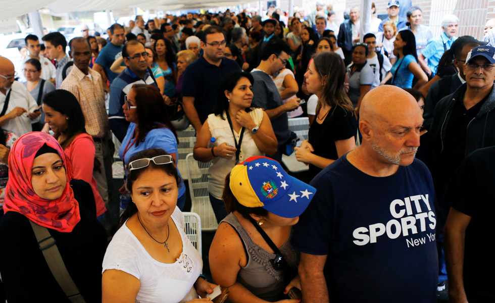 Validación de firmas “viento en popa”: Más de 156 mil de 195 en dos días (CIFRAS)