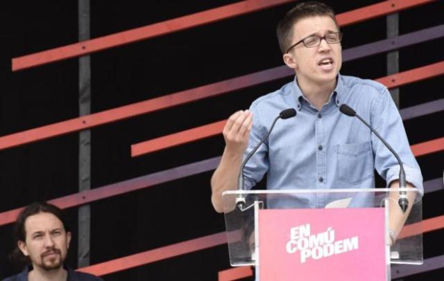 Pablo Iglesias e Íñigo Errejón en un acto de Podemos en Barcelona. SANTI COGOLLUDO