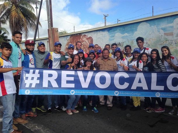 FOTO 1 Los jóvenes se suman a la defensa del referendo revocatorio junto a Andrés Velásquez