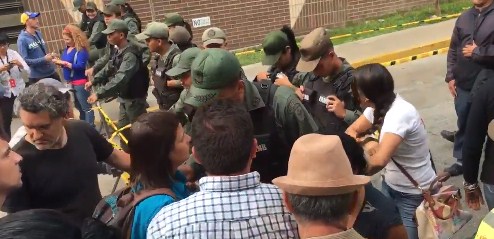 Punto de validación en Plaza Venezuela fue cerrado antes de las cuatro de la tarde (Video)