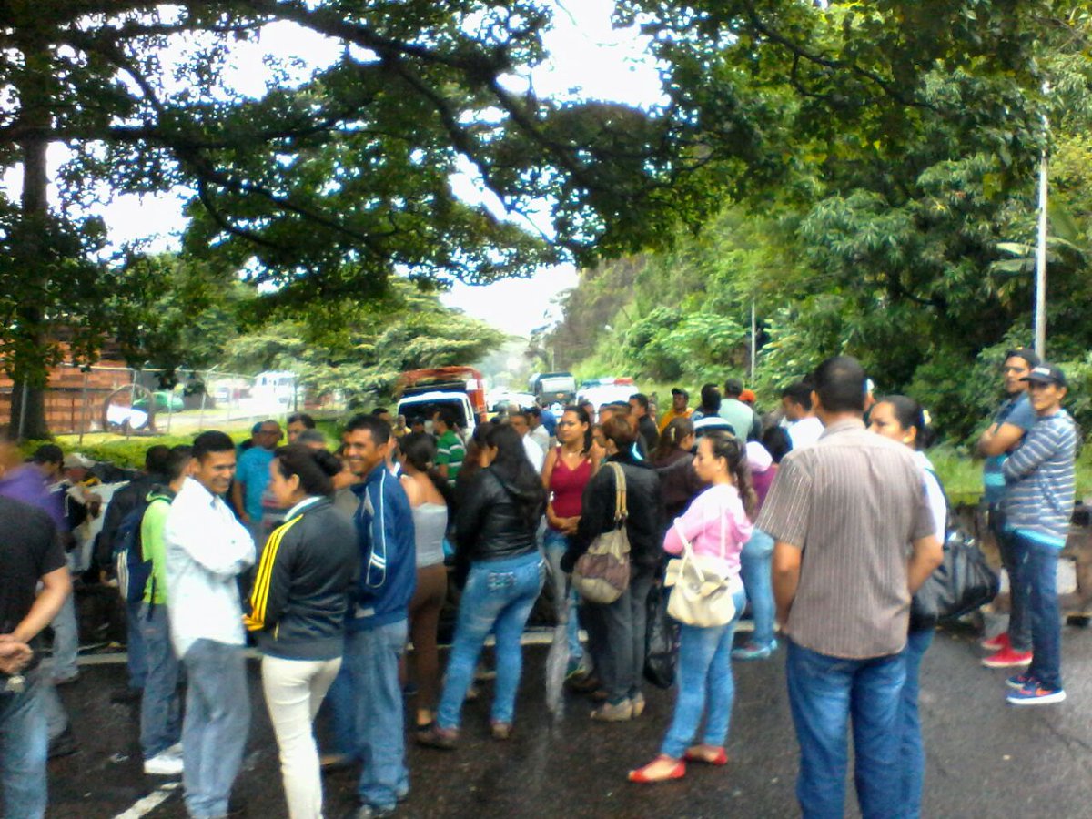 #28Jun: Protesta en la Troncal 5 por escasez de alimentos