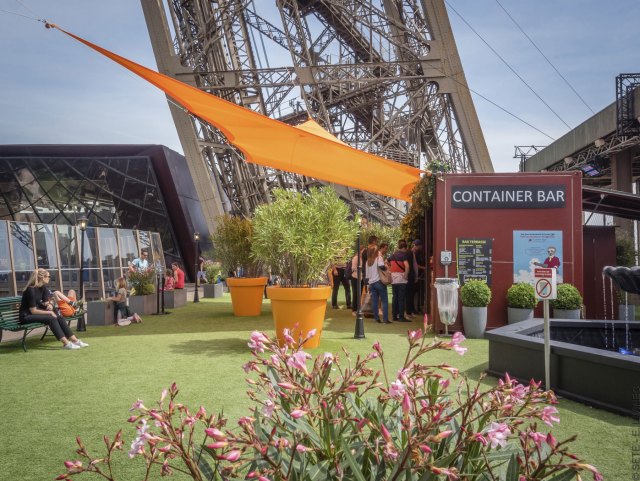 Césped, hiedra, romero, laurel... Los visitantes podrán disfrutar todos los días de ese nuevo espacio con vegetación que ha instalado mobiliario urbano y fuentes para que aquellos que lo deseen puedan relajarse lejos del ruido de la capital francesa. EFE/Emeric Livinec