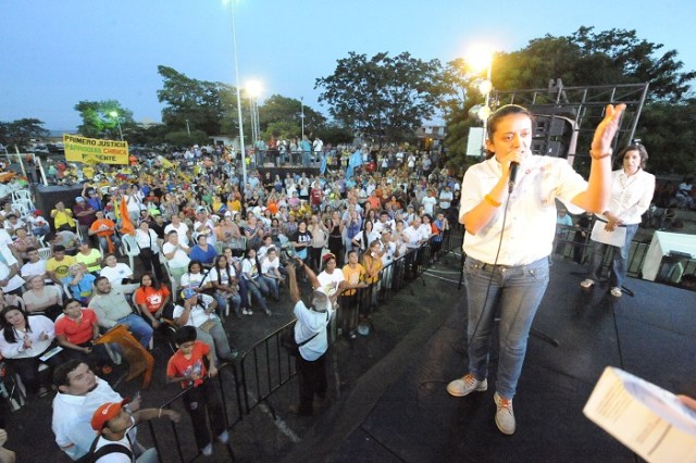 gaby en asamblea guayana (2)