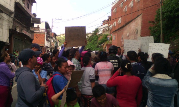 El Junquito protesta por escasez de comida