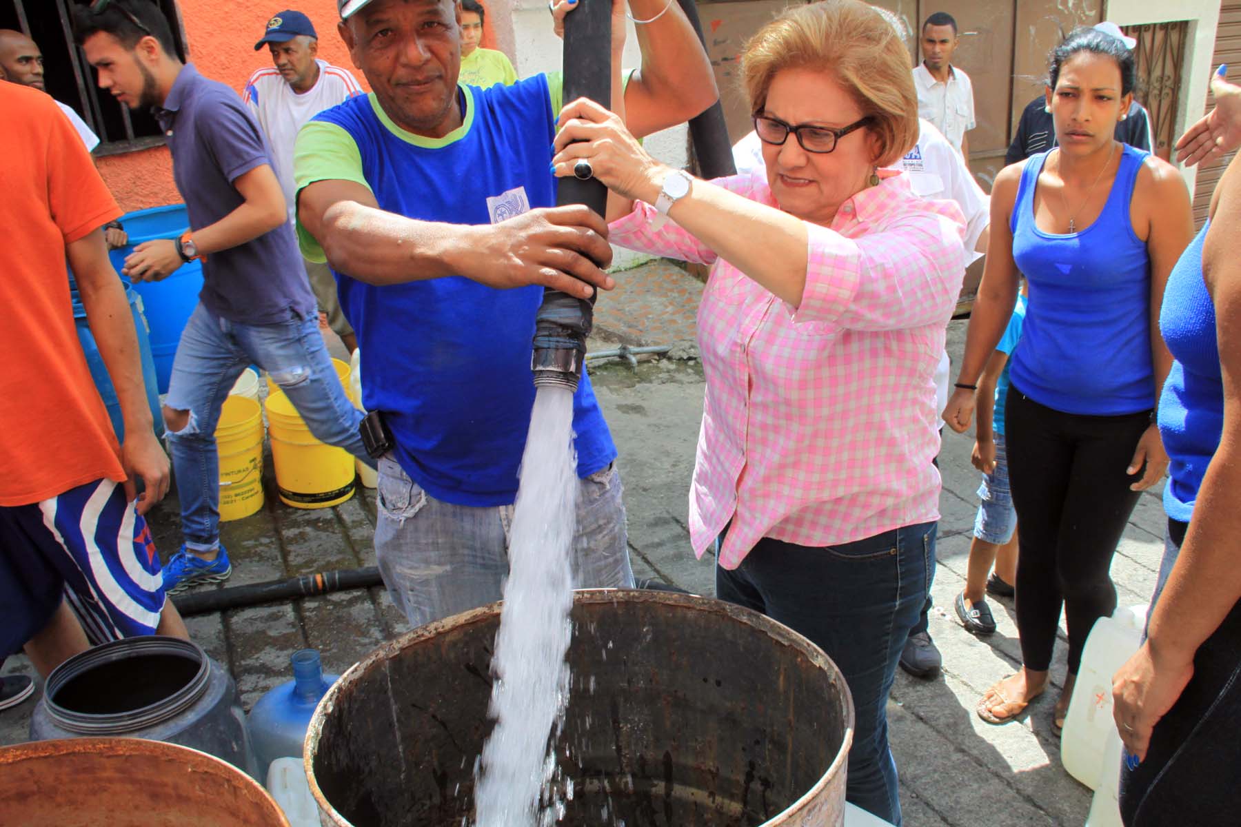 Helen Fernández critica ausencia de políticas públicas del Ejecutivo para los sectores populares