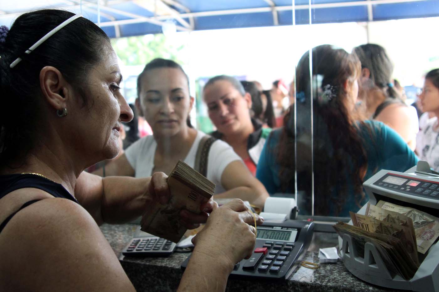 El bolívar se devalúa 98% y obliga al cierre de casas de cambio en Cúcuta