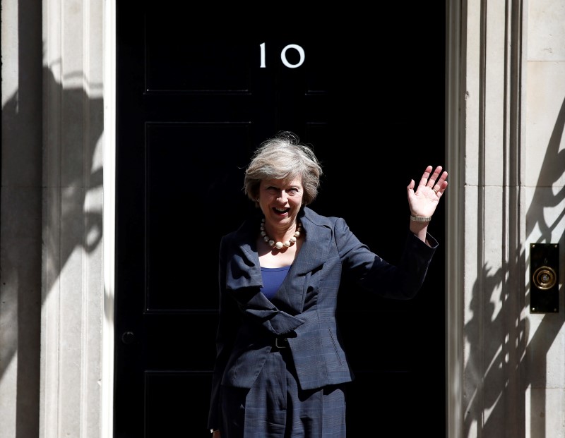Theresa May asumirá como primera ministra británica tras la conmoción del Brexit