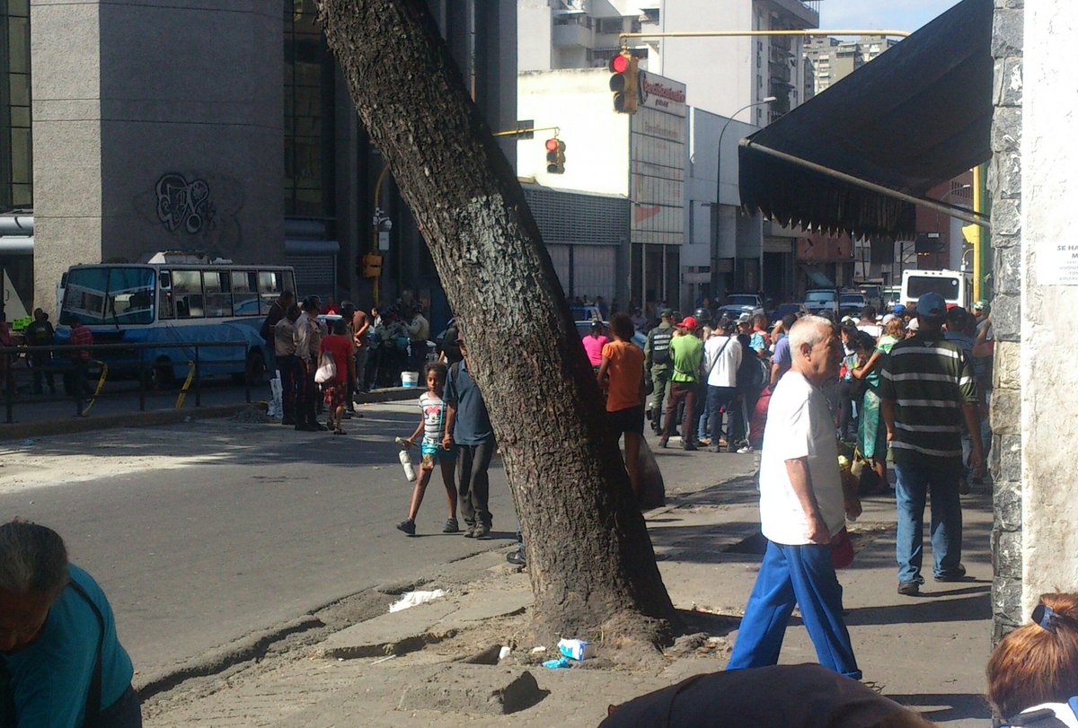 Reportan protesta de buhoneros en Quinta Crespo #13Jul