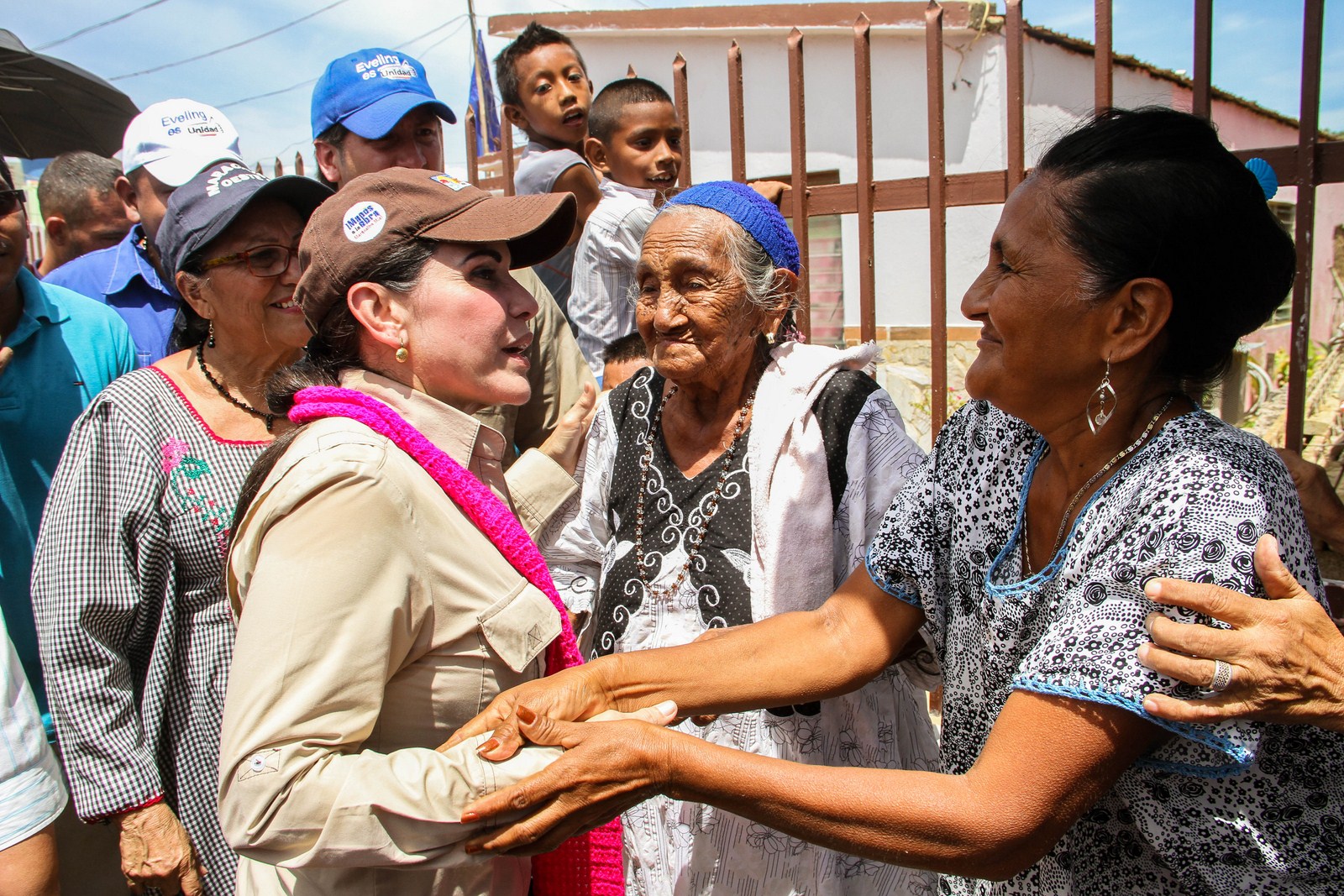 Eveling de Rosales llevó atención a las comunidades de los barrios El Mamón y Chino Julio