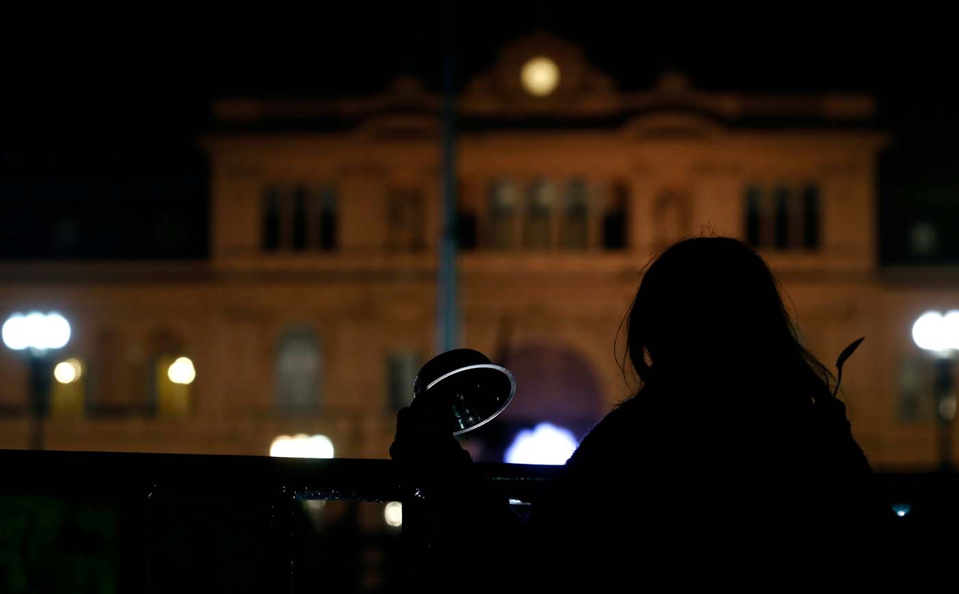 Miles de argentinos le dieron a Macri su primer cacerolazo (fotos)