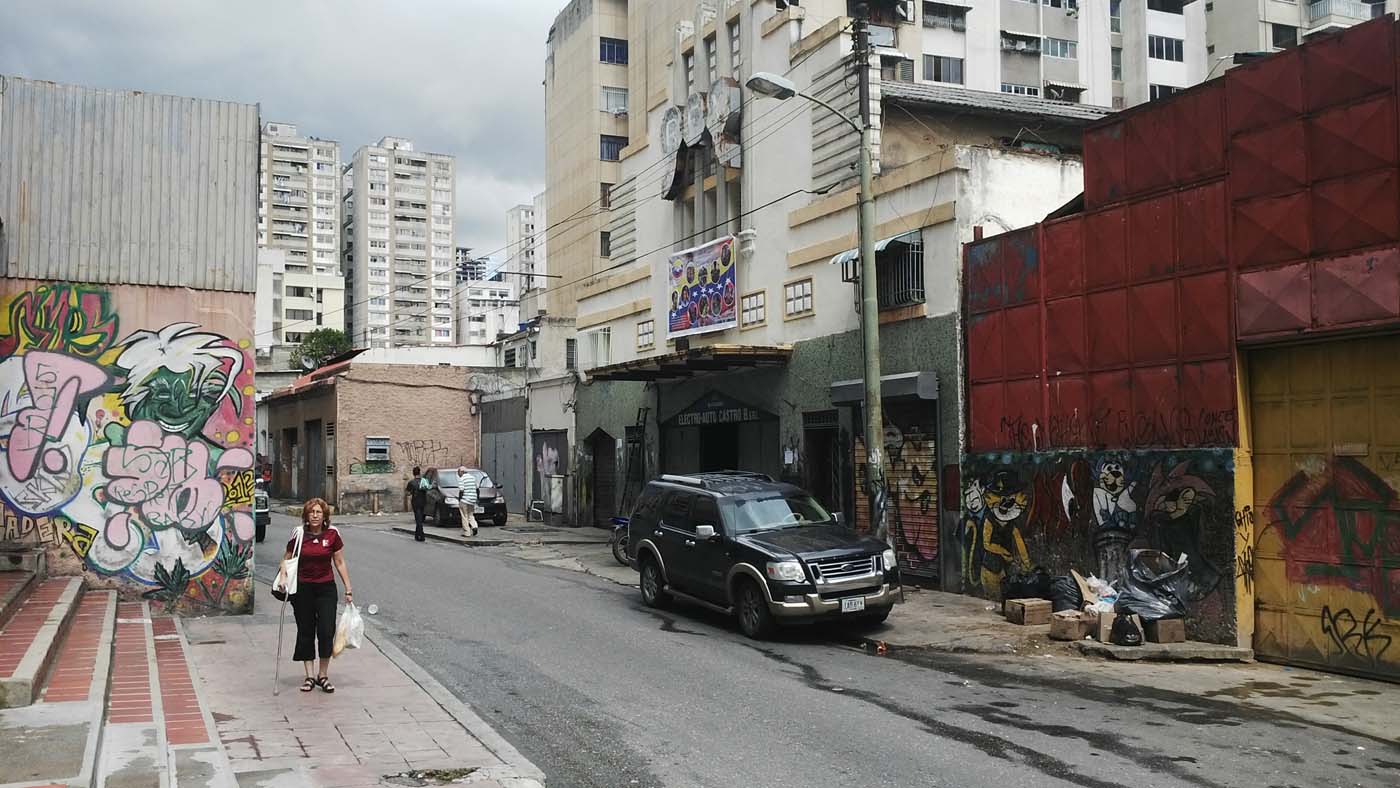 Vecinos de La Candelaria denuncian que colectivos invaden el histórico cine Rex