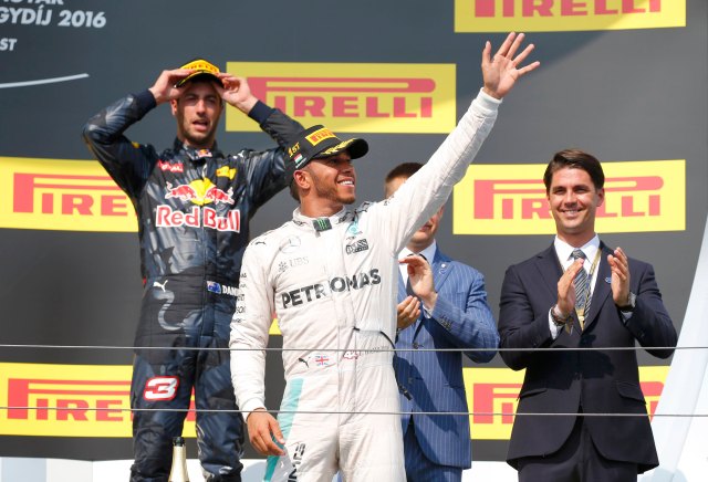 Hungary Formula One - F1 - Hungarian Grand Prix 2016 - Hungaroring, Hungary - 24/7/16 Mercedes' Lewis Hamilton celebrates after winning the race REUTERS/Laszlo Balogh