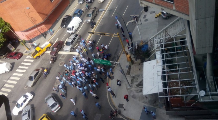 Trabajadores de Corpoelec protestan en la avenida Libertador