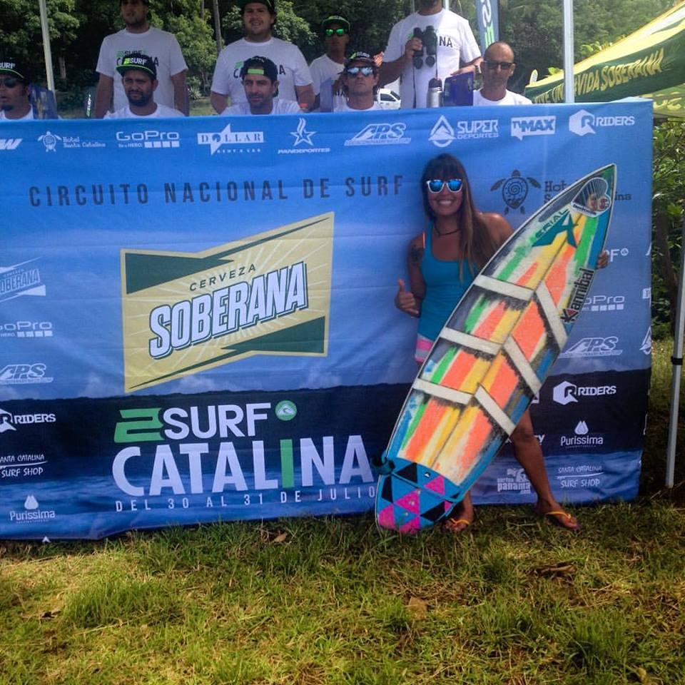 Criolla Adriana Cano lista para participar en el Campeonato Mundial de Surf
