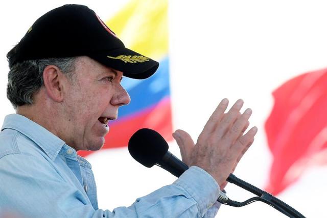 El presidente colombiano Juan Manuel Santos durante la celebración Día del Ejército Nacional en el fuerte militar de Tolemaida (Colombia). Foto: EFE