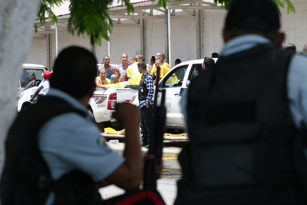 Tres mil reos fueron trasladados al Centro Penitenciario en Tocorón (fotos)