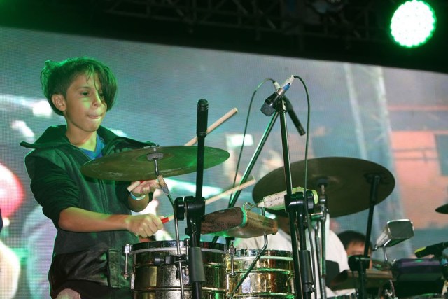 "Coco" Baloaconocido como el "Príncipe de los timbales" se robó los aplausos con su presentación al ejecutar magistralmente los timbales.