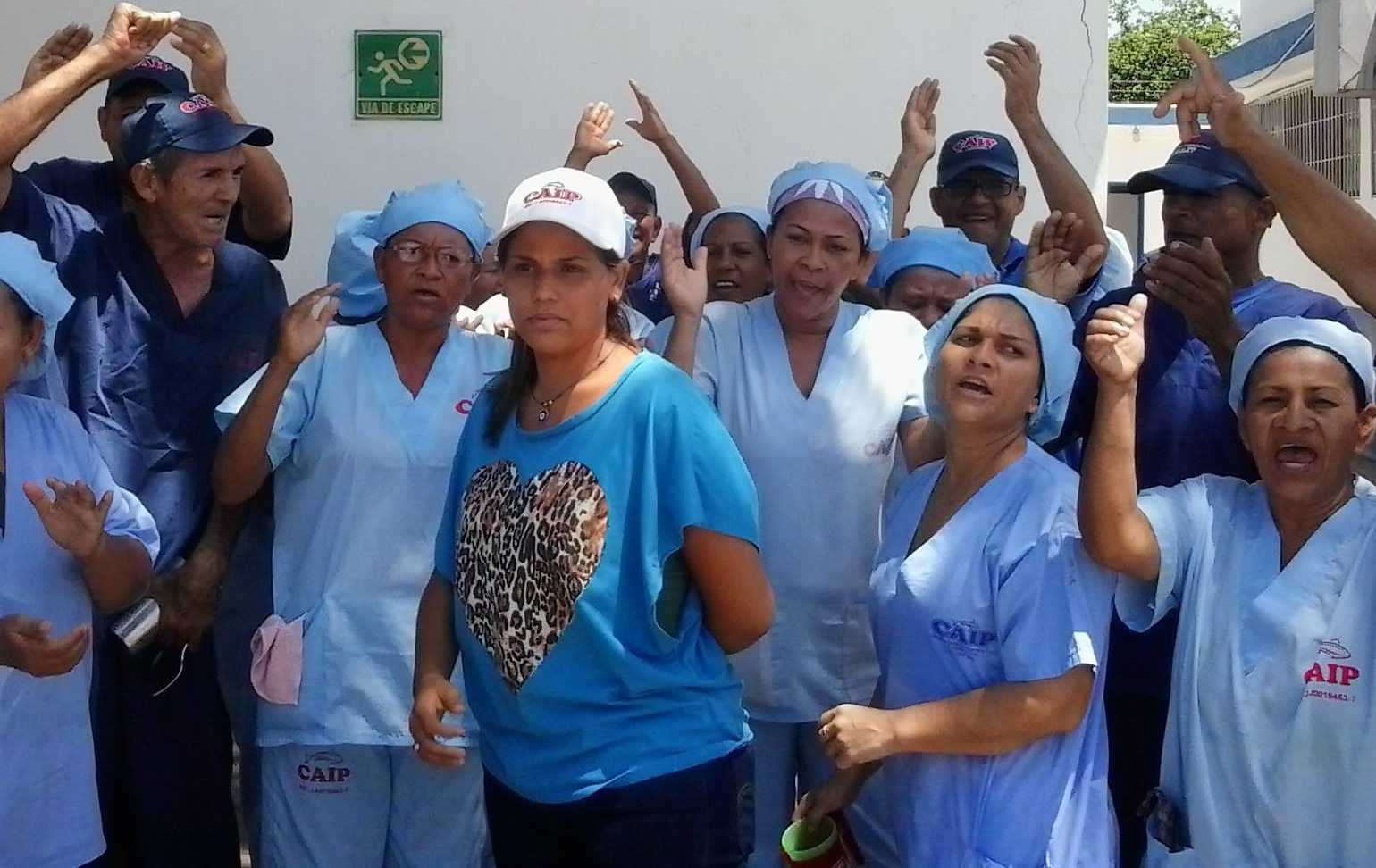 Trabajadores de enlatadoras de atún protestaron por recorte de comida  (video)
