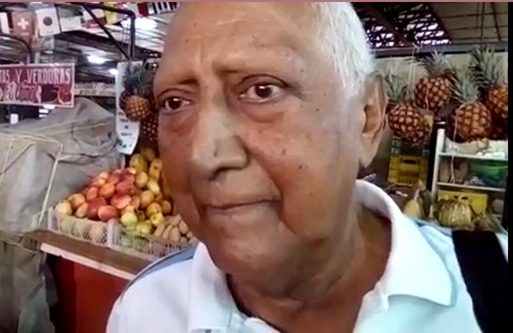 Venezolanos ya no madrugan para coger agua clara, sino para encontrar algo de comer