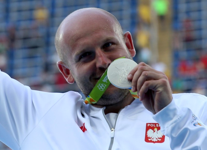 Un atleta polaco subastará su medalla para salvar la vida de un niño