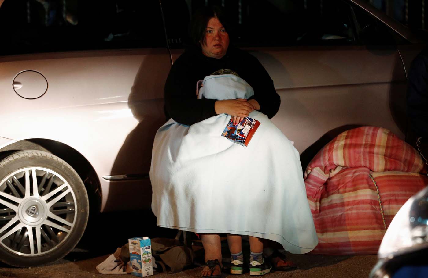 Pueblos fantasmas y sobrevivientes en vela tras el terremoto en Italia (fotos y video)